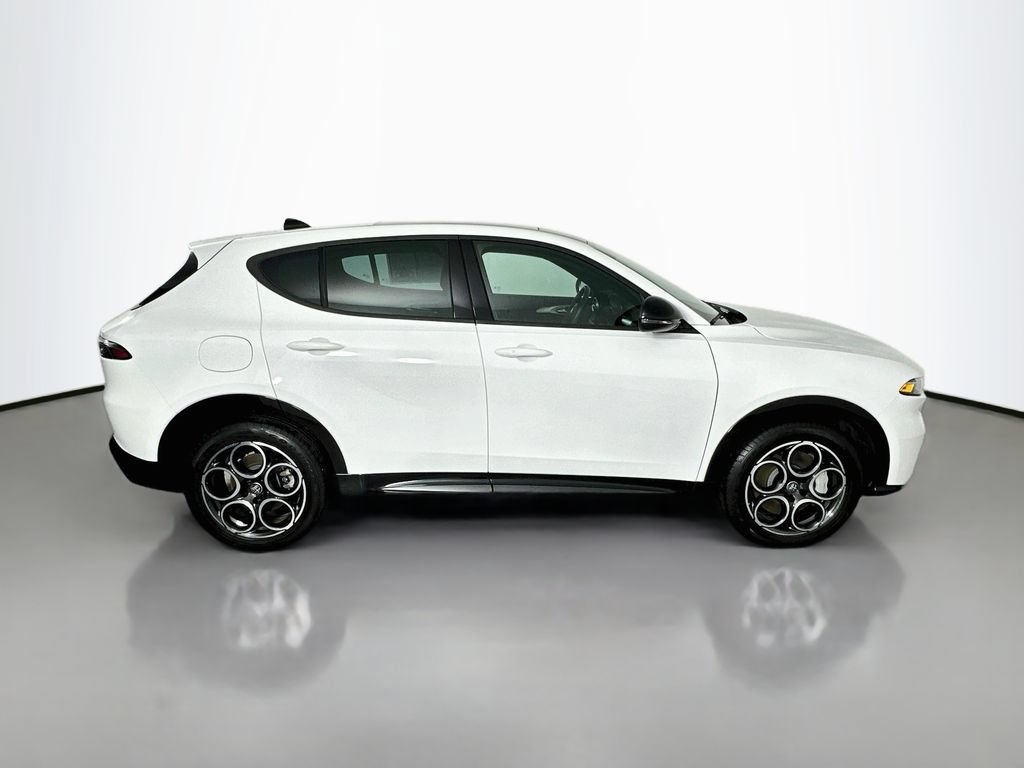 Used 2025 Alfa Romeo Tonale AWD/4WD image 8