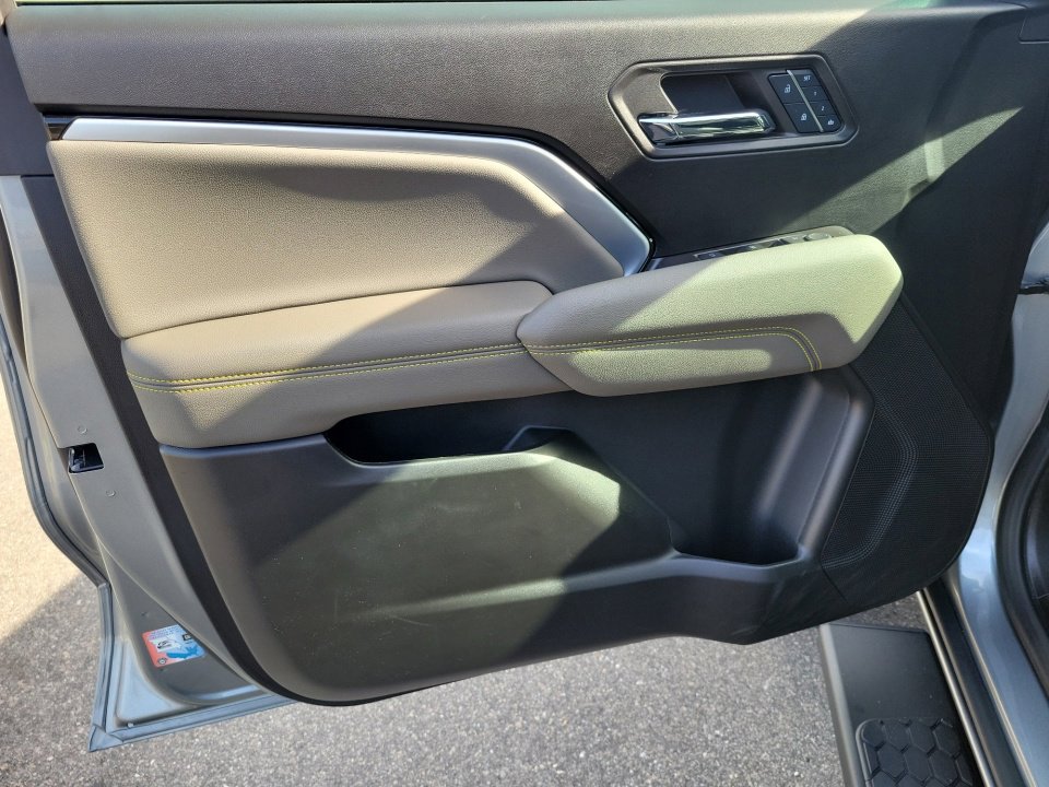 Used 2024 Chevrolet Colorado ZR2 w/ ZR2 Convenience Package III image 34