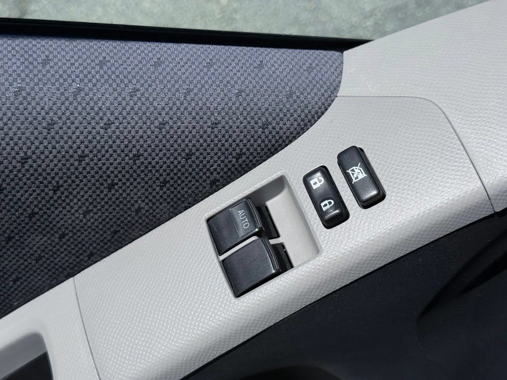 Used 2009 Toyota Yaris 2-Door Hatchback FWD image 16