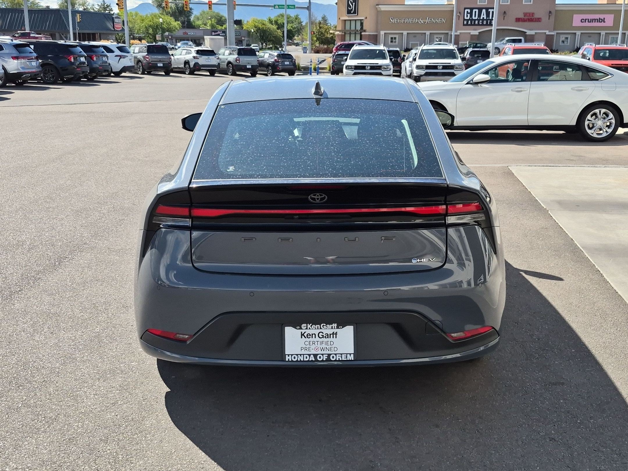 Used 2025 Toyota Prius LE FWD image 7