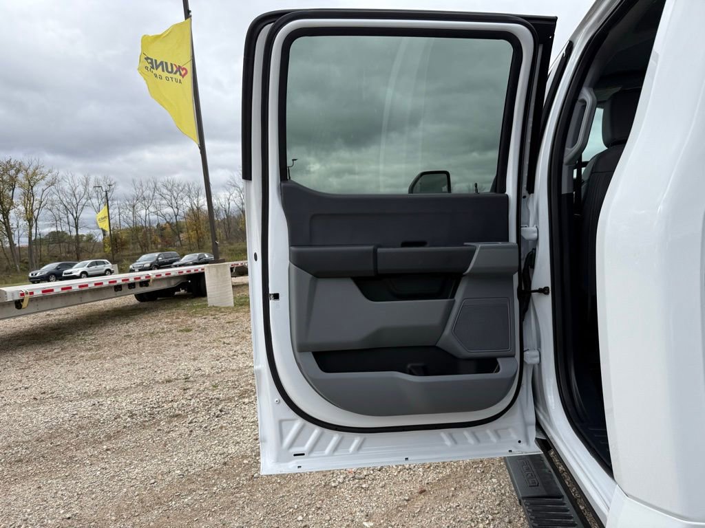 New 2026 Ford F350 XL w/ XL Chrome Package image 30