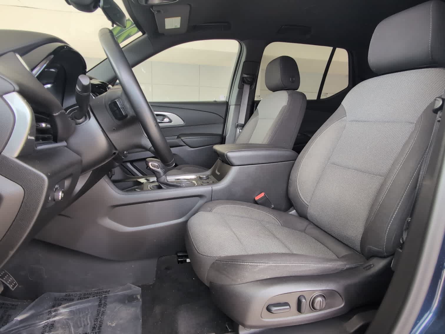 Used 2023 Chevrolet Traverse LT FWD image 17