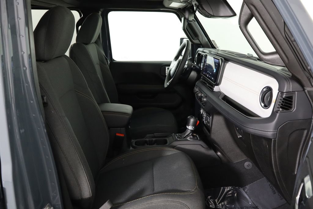Used 2025 Jeep Wrangler Unlimited Sahara image 19
