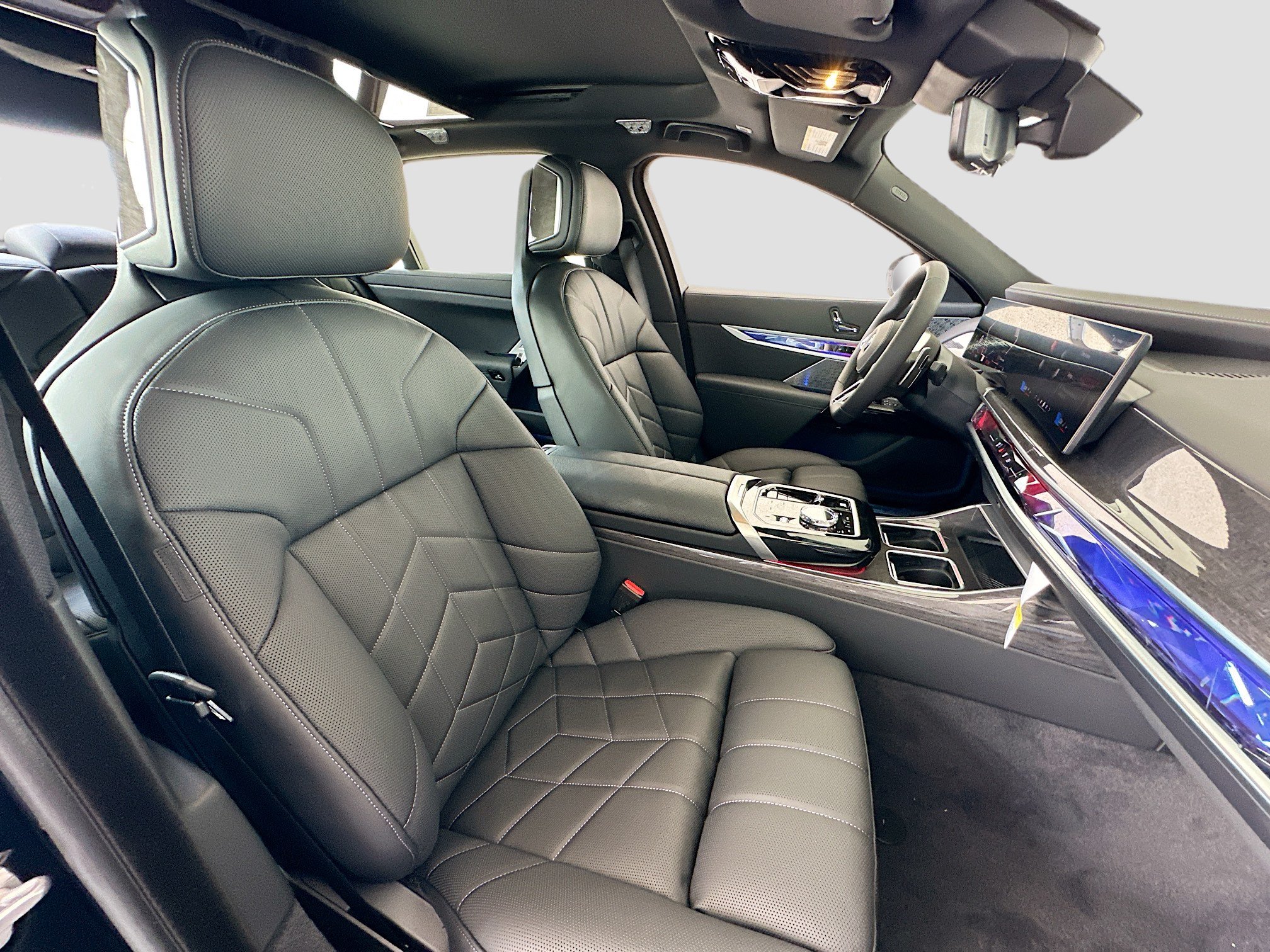 New 2026 BMW 760i xDrive w/ Executive Package AWD/4WD image 22