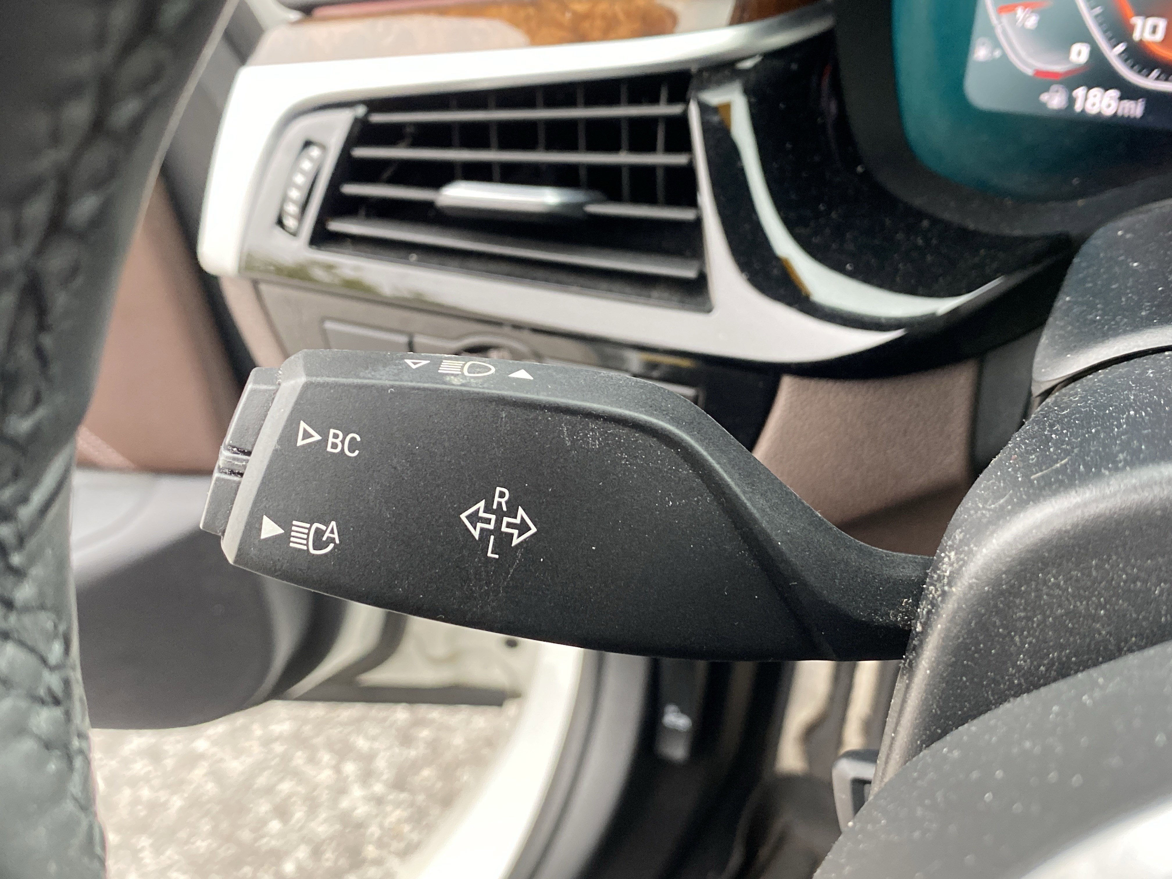 Used 2020 BMW M550i xDrive w/ Premium Package image 22