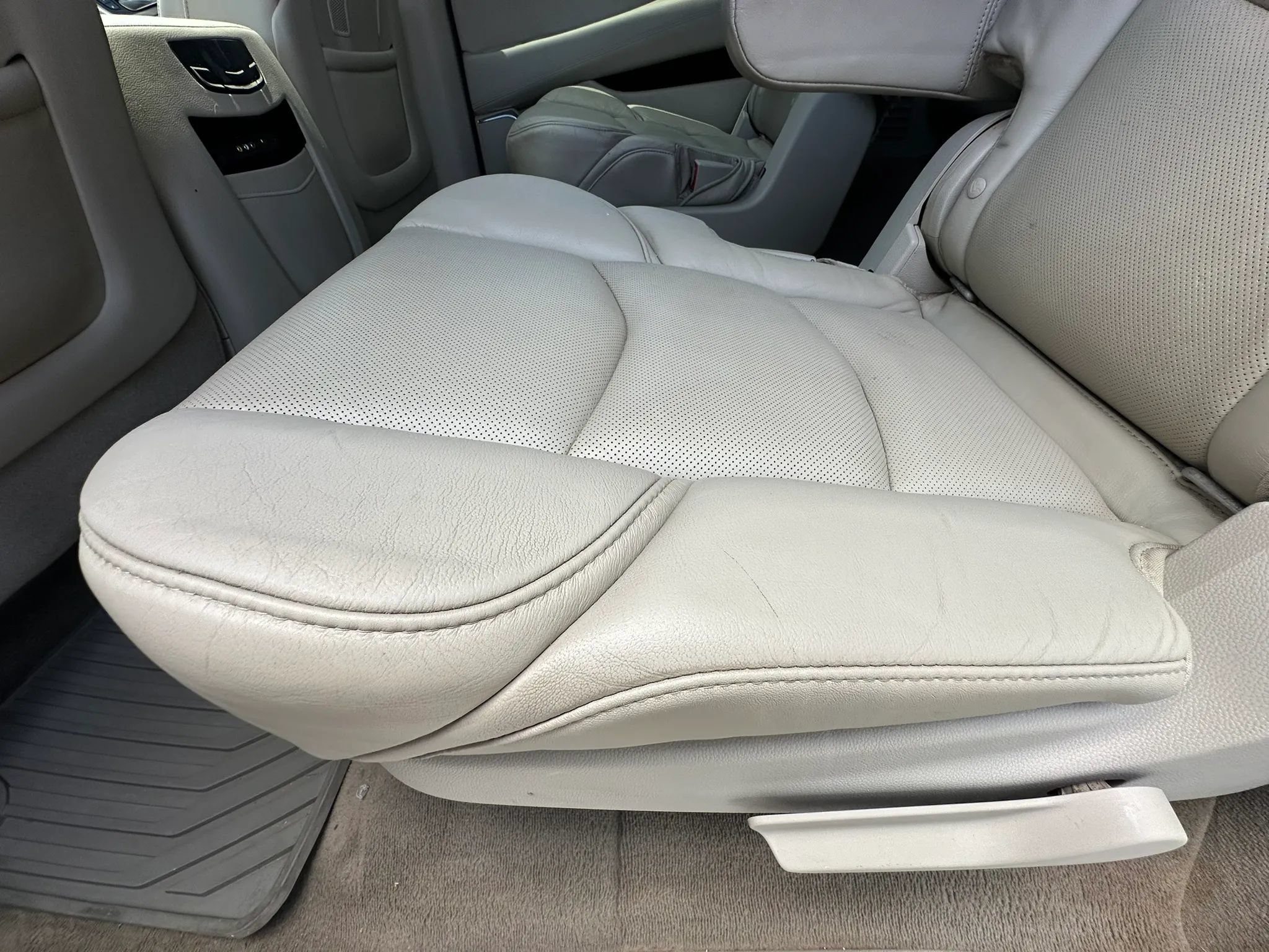 Used 2016 Cadillac Escalade ESV Luxury AWD/4WD image 35