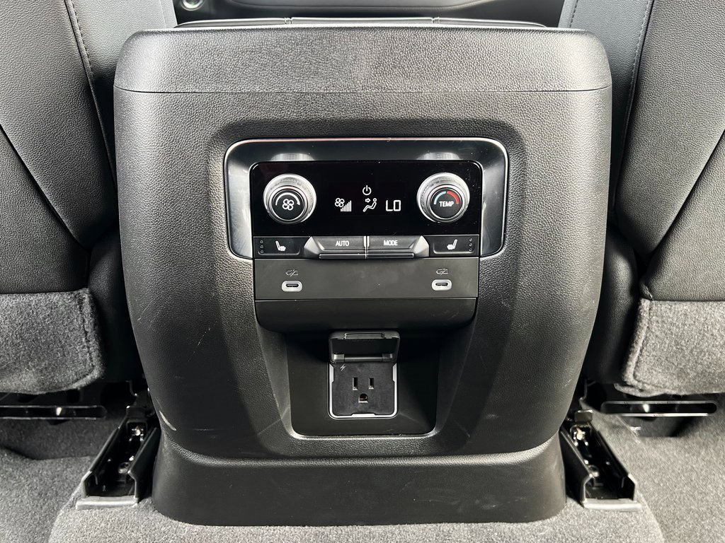 Used 2024 Chevrolet Suburban High Country image 27