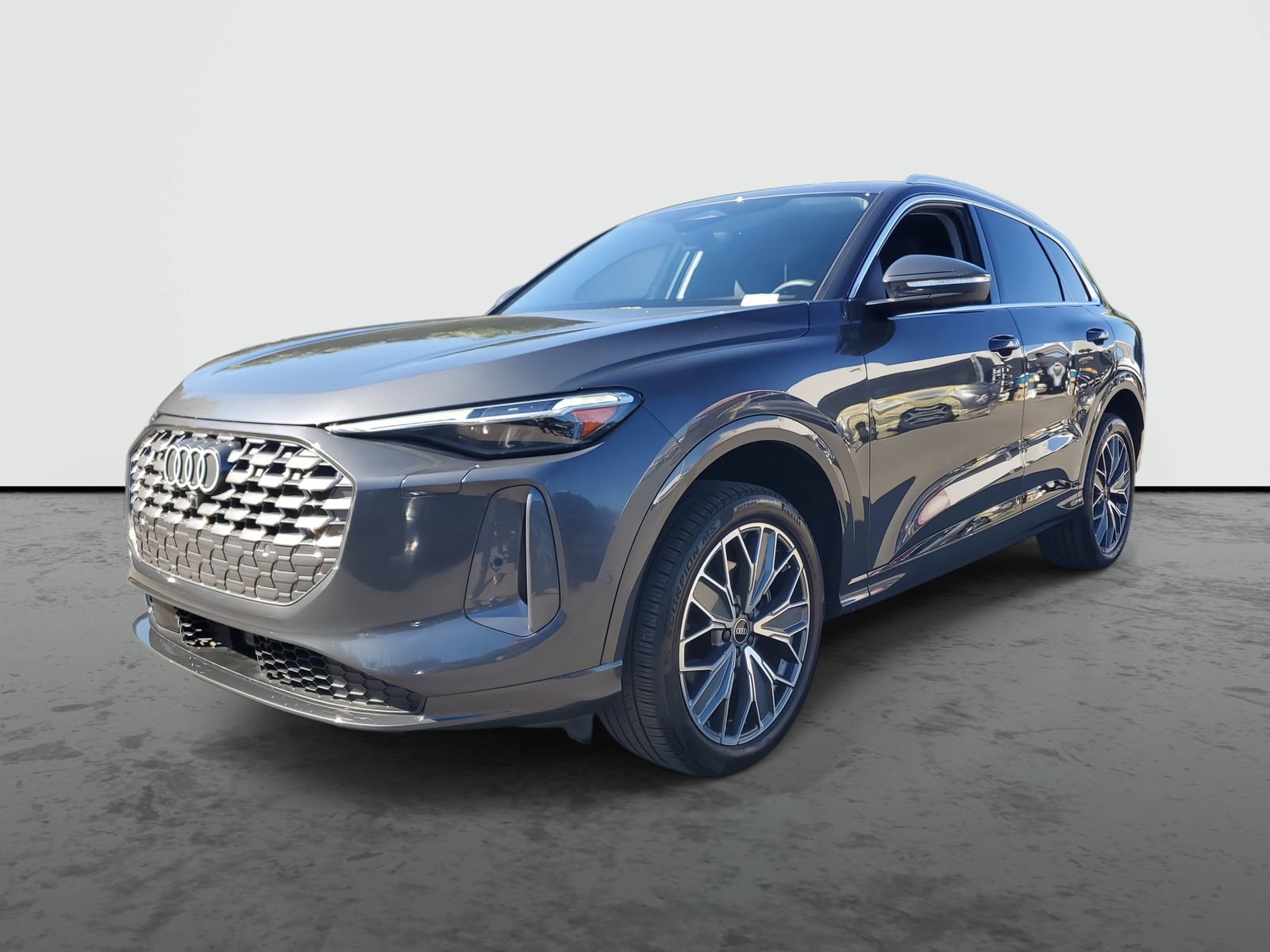 Used 2025 Audi Q5 Premium Plus w/ Premium Plus image 2