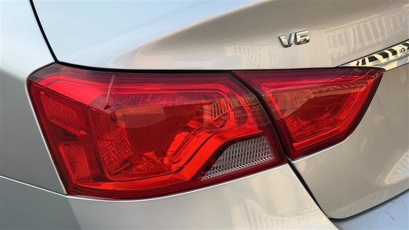 Used 2018 Chevrolet Impala Premier FWD image 13