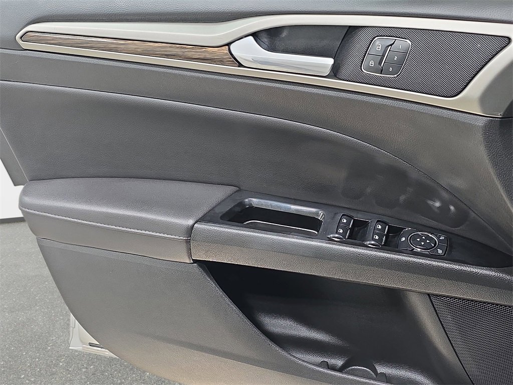 Used 2014 Ford Fusion SE w/ Equipment Group 202A image 26