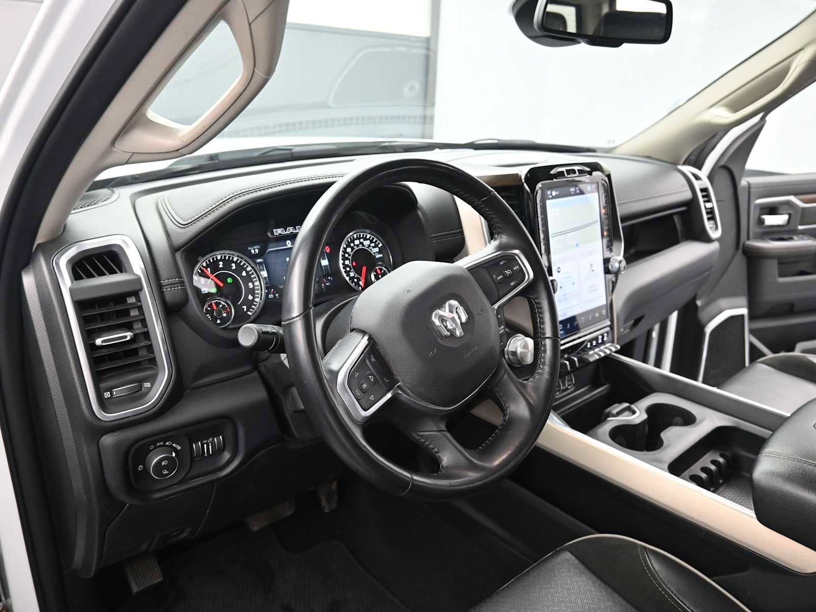 Used 2024 Cadillac XT4 Premium Luxury image 10