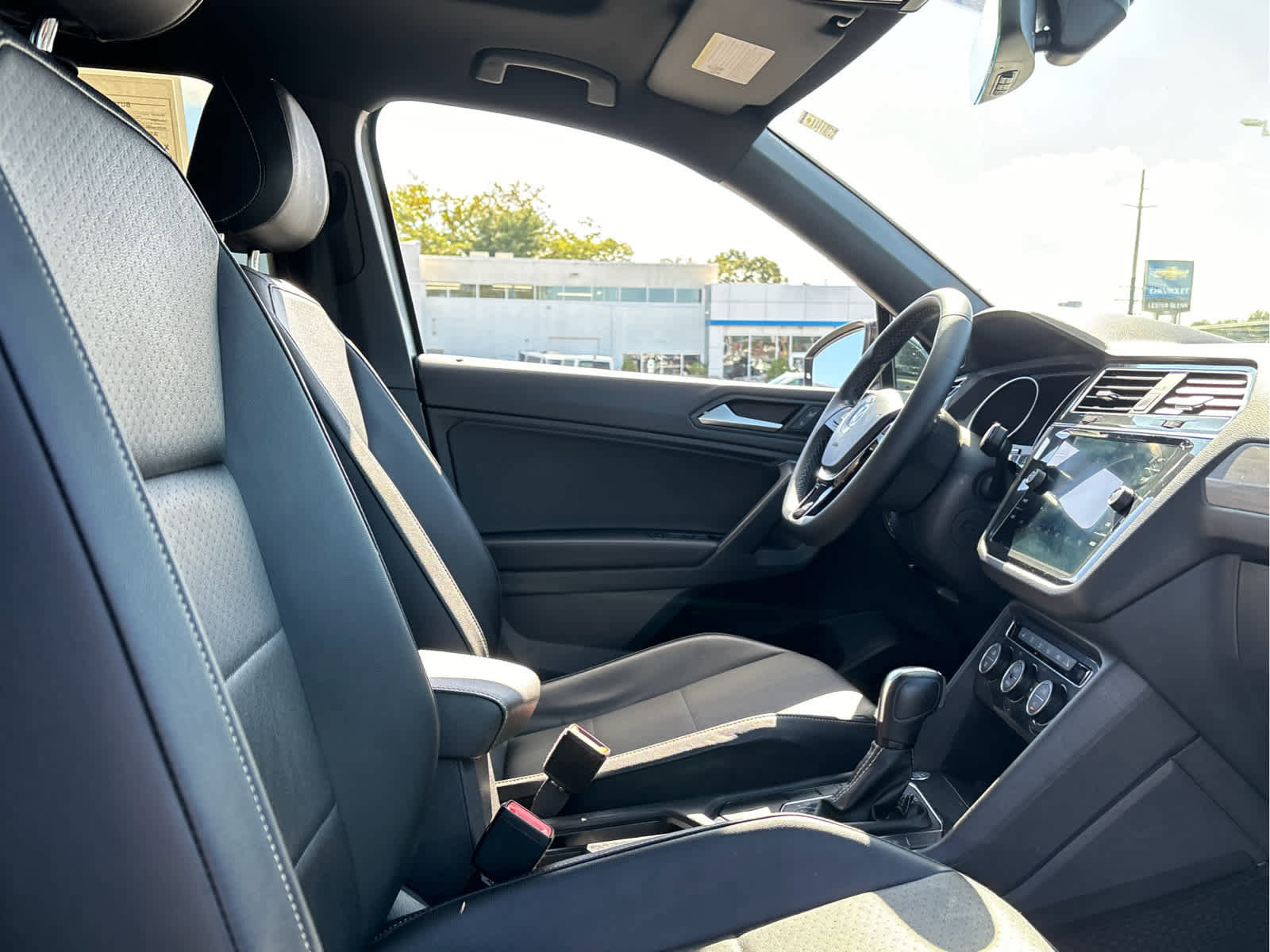 Used 2021 Volkswagen Tiguan SE R-Line image 24