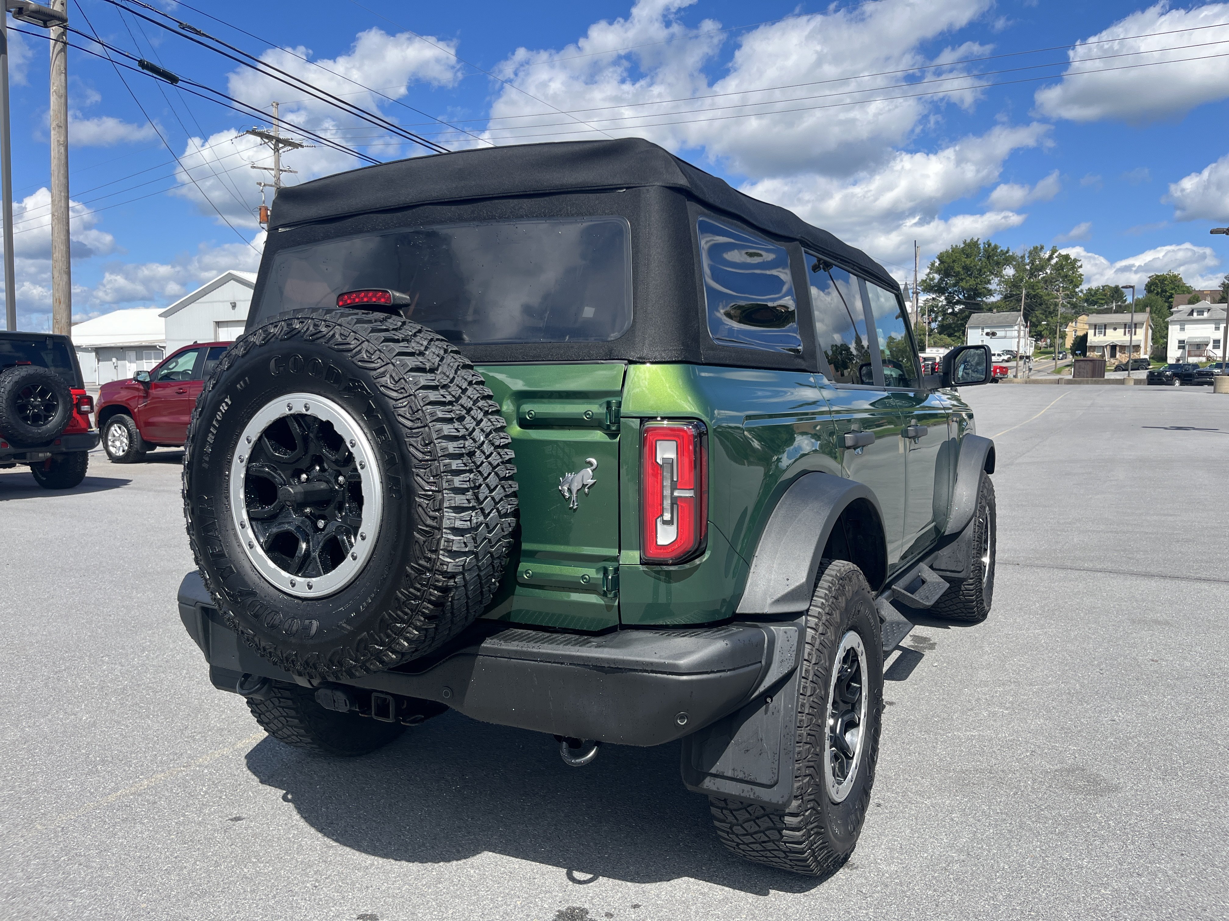 Used 2023 Ford Bronco Badlands w/ Sasquatch Package AWD/4WD video 3