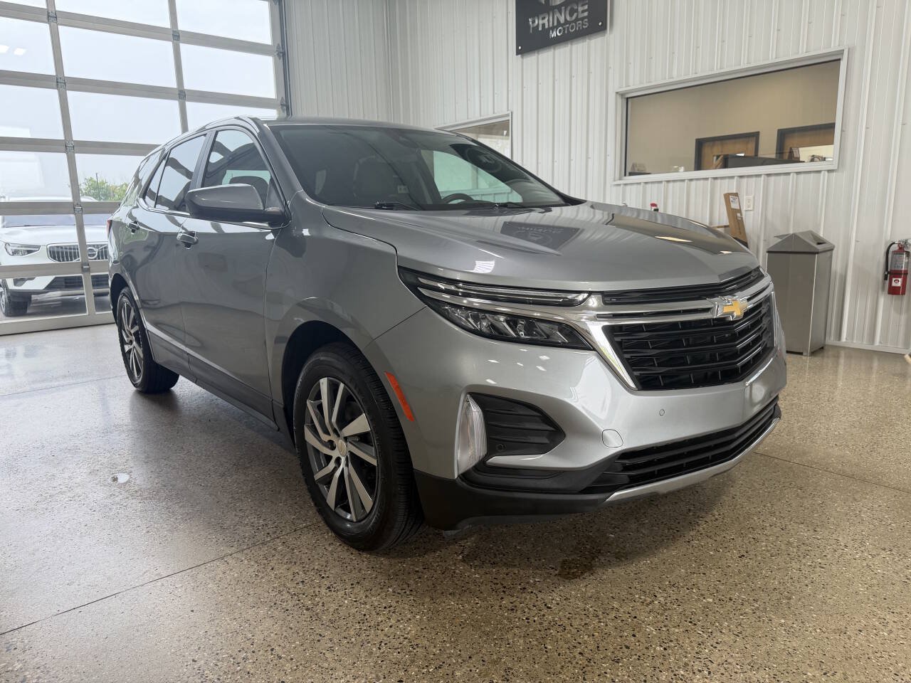 Used 2023 Chevrolet Equinox LT FWD image 7