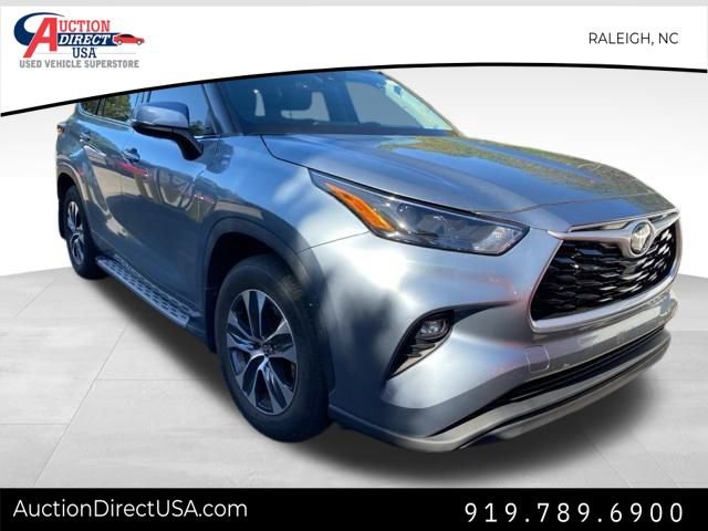 Used 2022 Toyota Highlander XLE