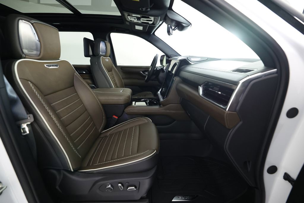 Used 2026 GMC Yukon XL Denali Ultimate w/ LPO, Illumination Package image 11