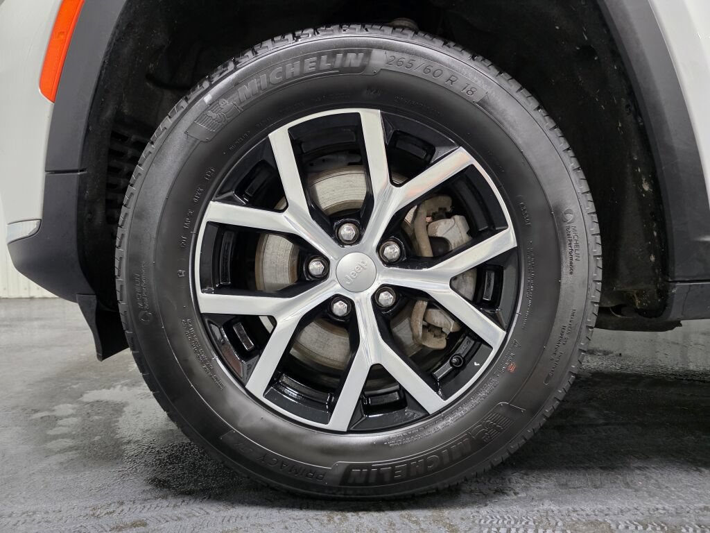 Used 2025 Jeep Grand Cherokee L Limited AWD/4WD image 5