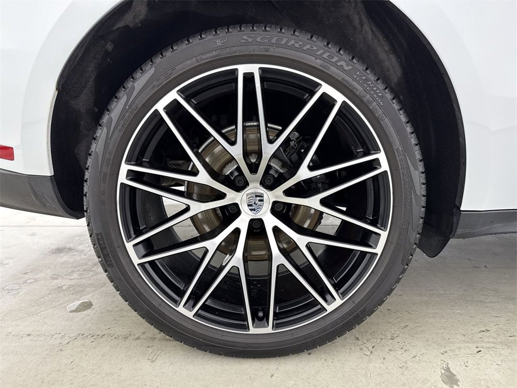 Certified 2023 Porsche Macan Turbo image 16