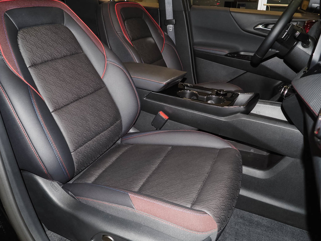 New 2026 Chevrolet Equinox RS w/ Convenience Package III FWD image 17