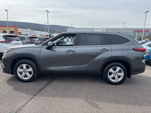 Used 2023 Toyota Highlander LE image 8