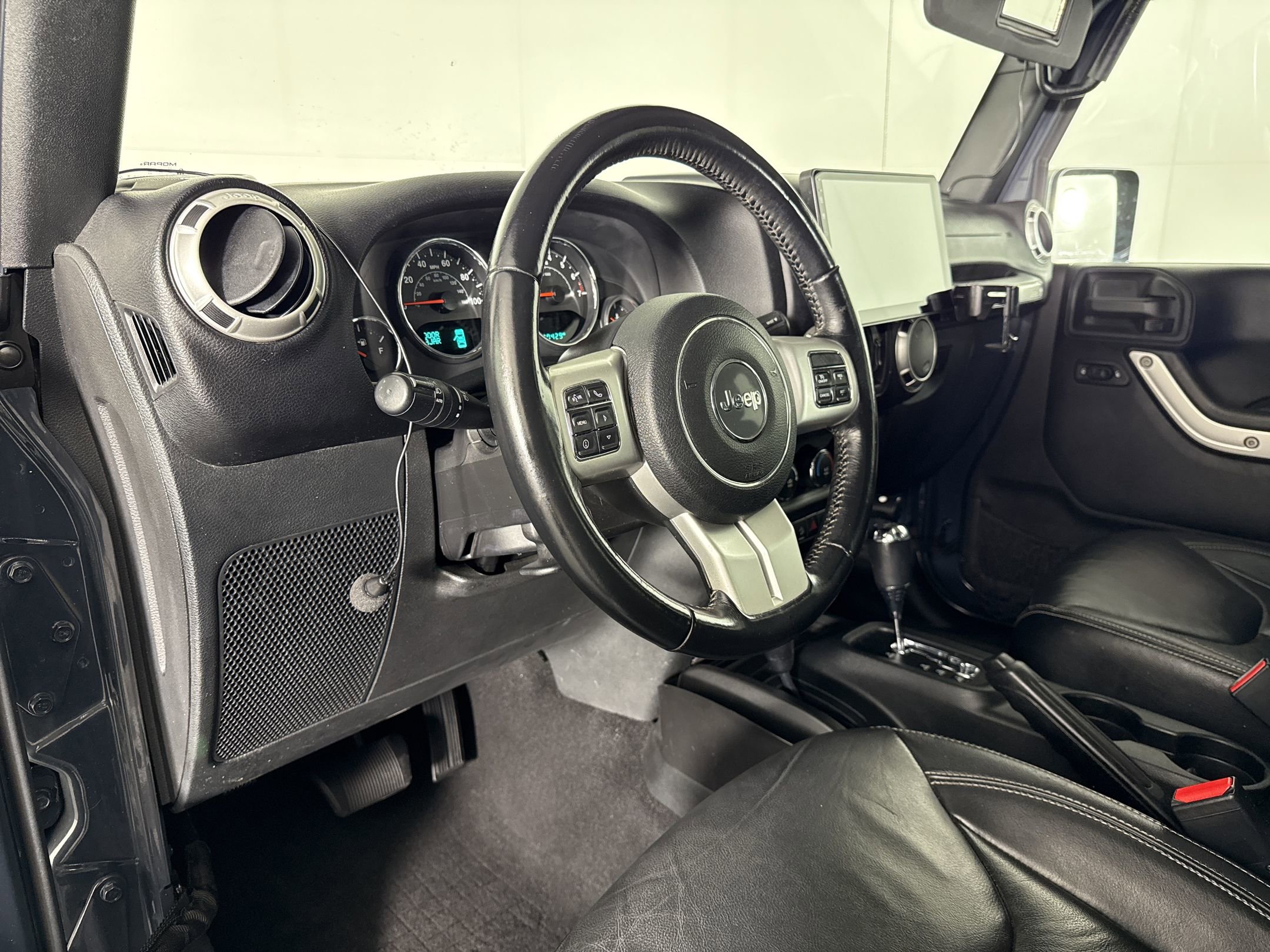 Used 2017 Jeep Wrangler Unlimited Sahara w/ Quick Order Package 24E Chief AWD/4WD image 4