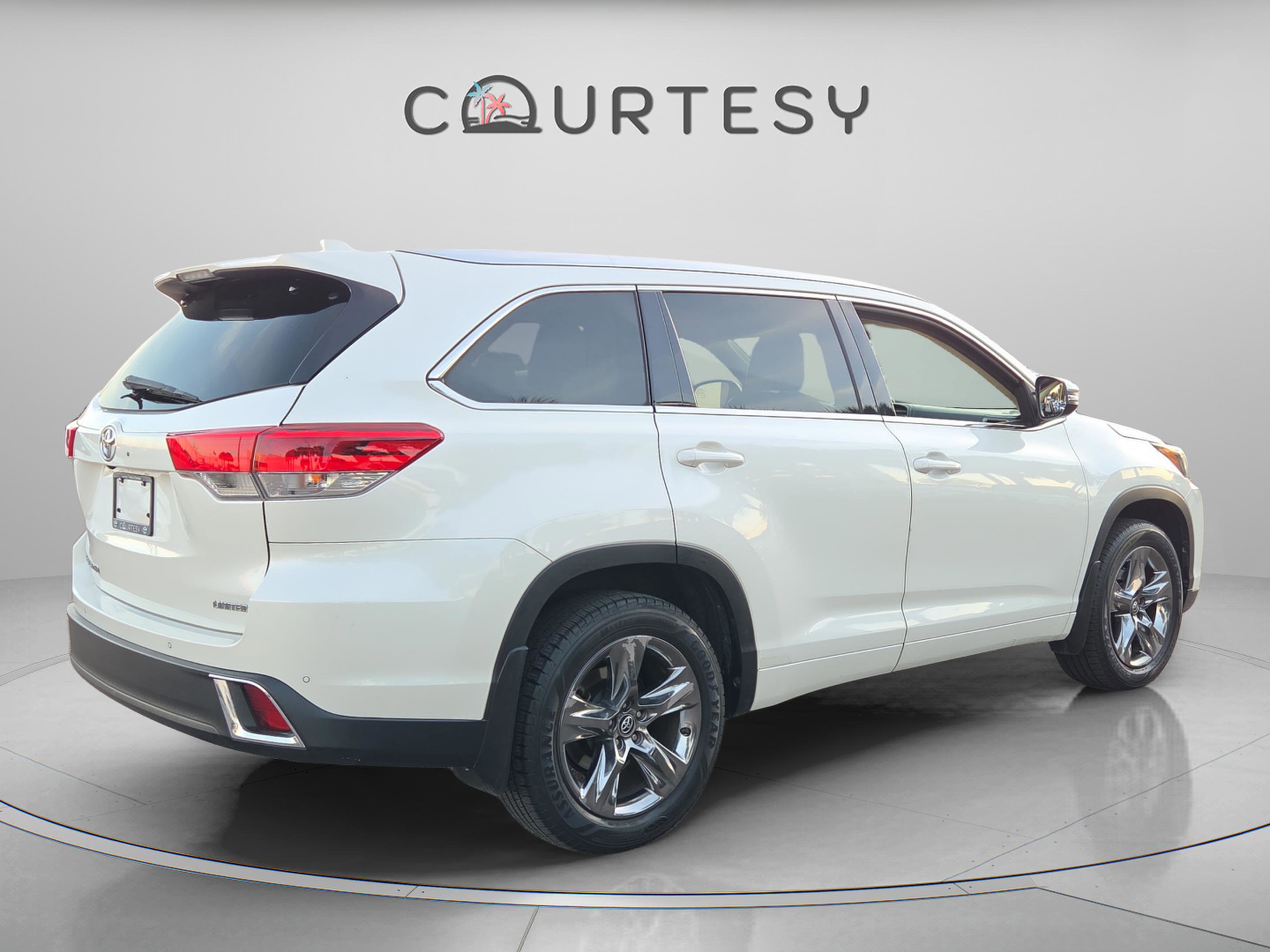 Used 2018 Toyota Highlander Limited Platinum image 6