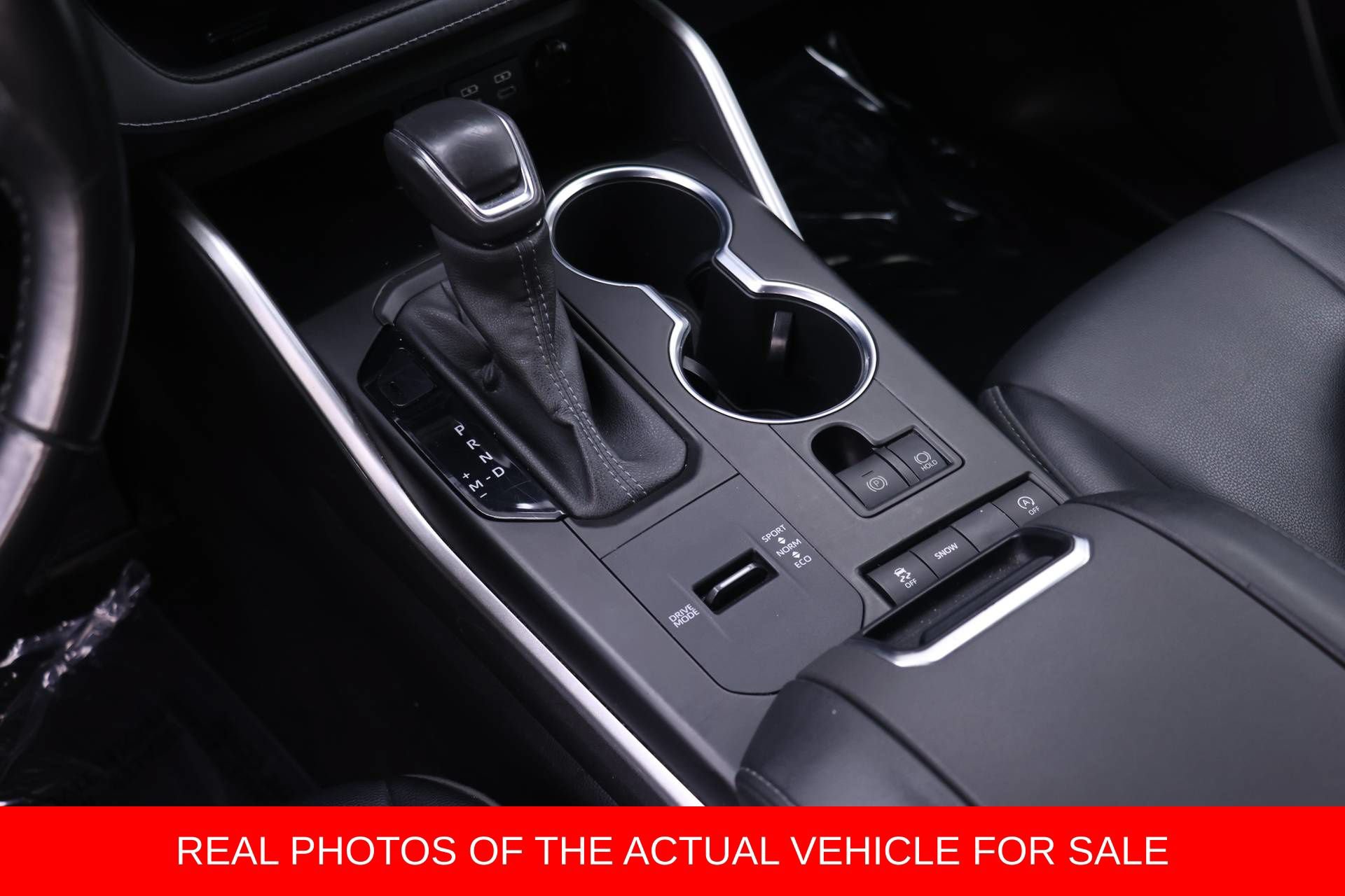 Used 2022 Toyota Highlander XSE FWD image 11