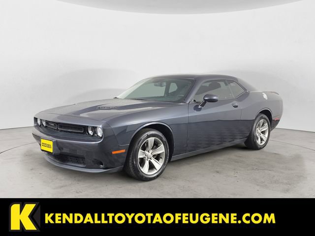 Used 2017 Dodge Challenger SXT image 1