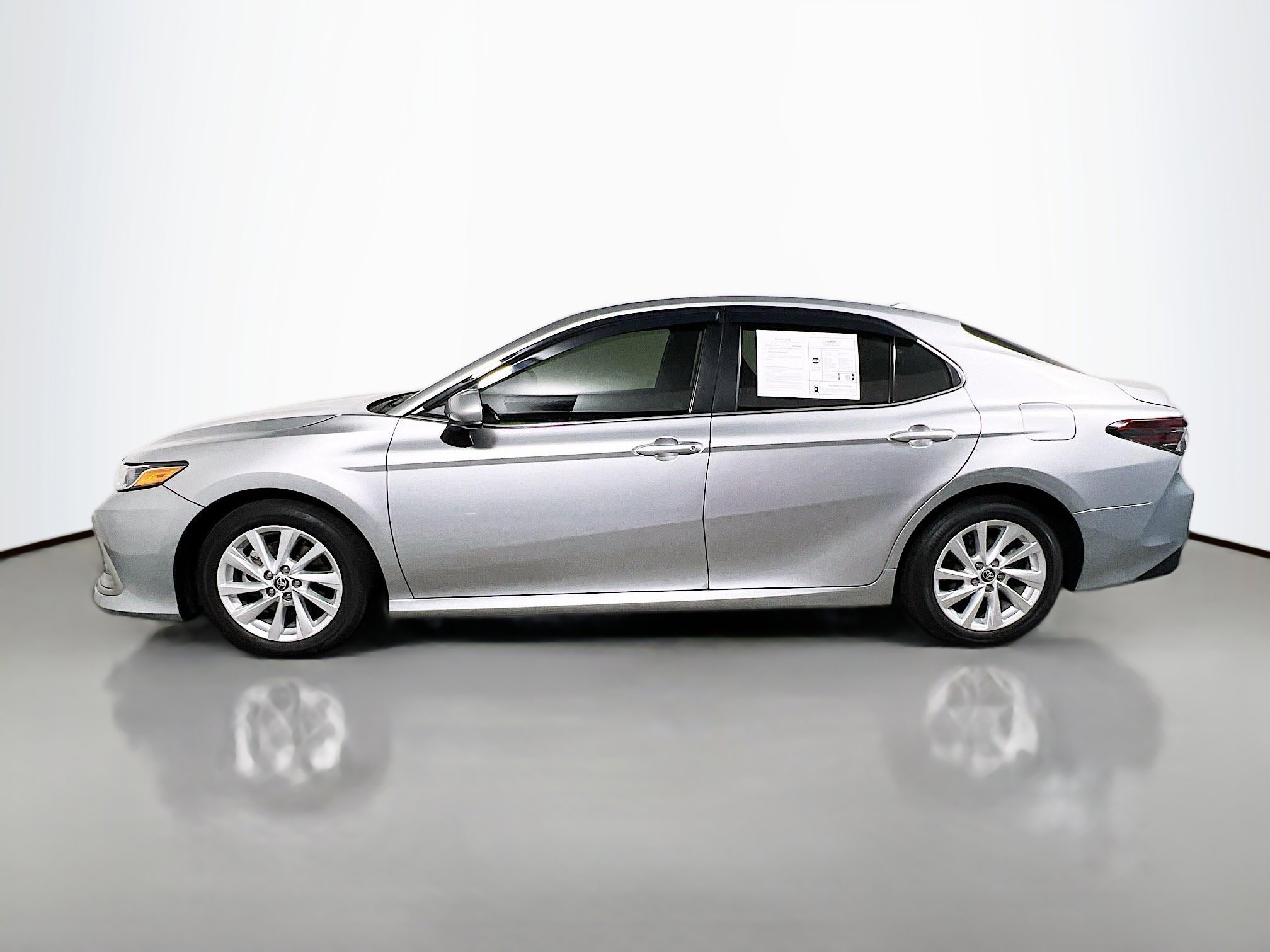 Used 2023 Toyota Camry LE image 9