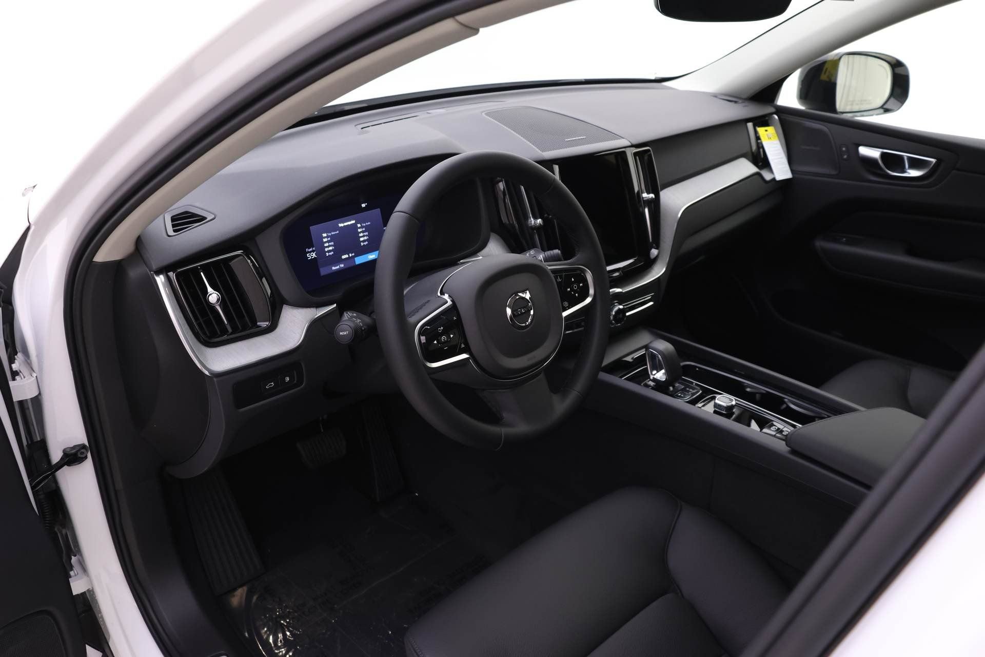 New 2025 Volvo XC60 T8 Plus w/ Protection Package Premier image 6