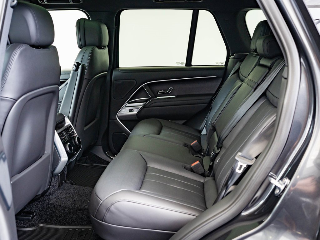 New 2025 Land Rover Range Rover SE image 35