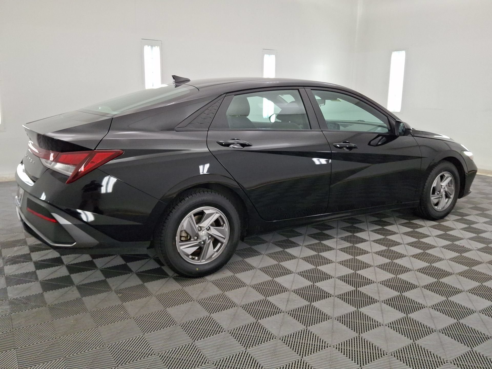 Used 2025 Hyundai Elantra SE w/ Cargo Package FWD image 25