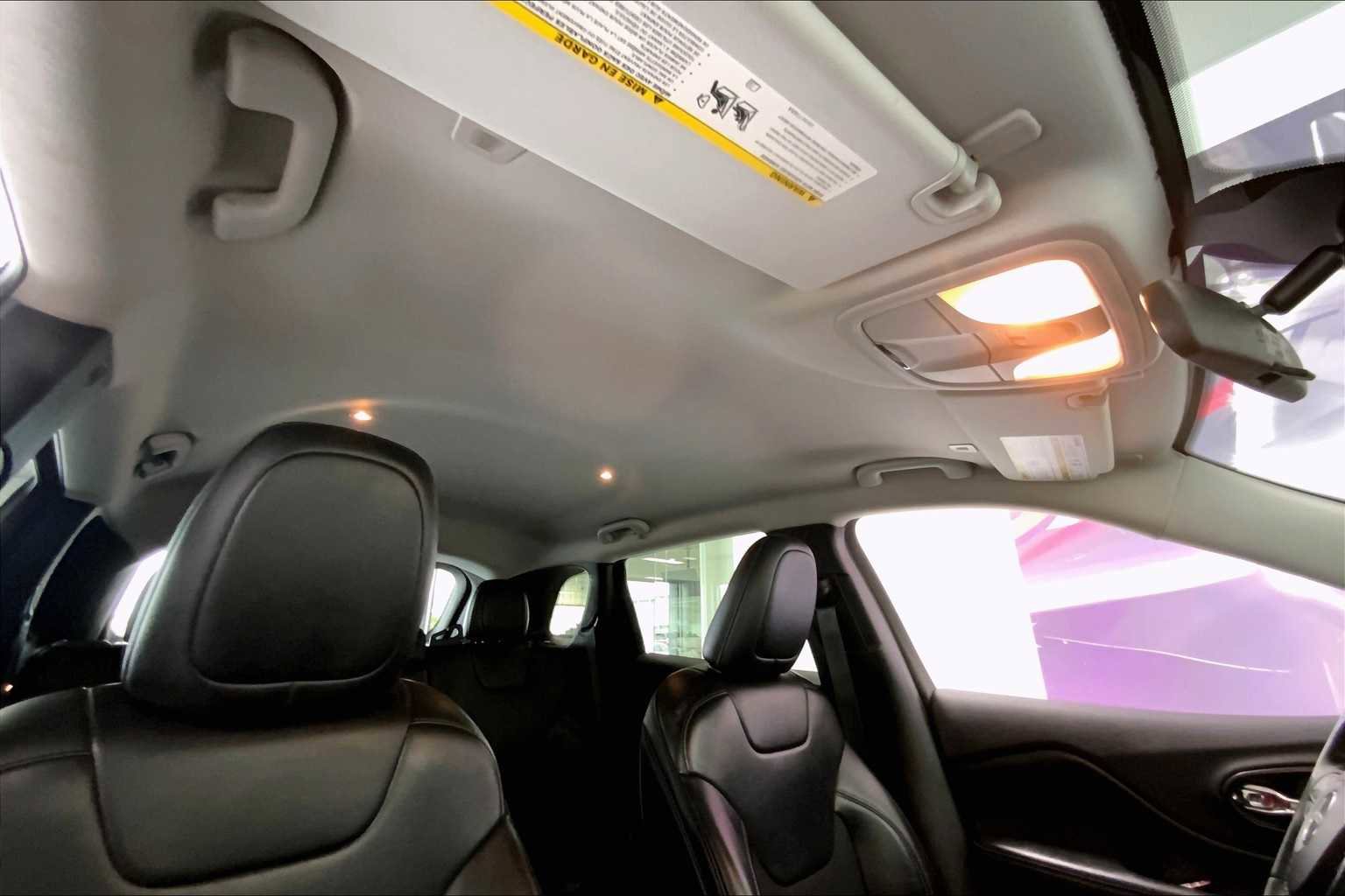 Used 2019 Jeep Cherokee Latitude Plus w/ Cold Weather Group image 28