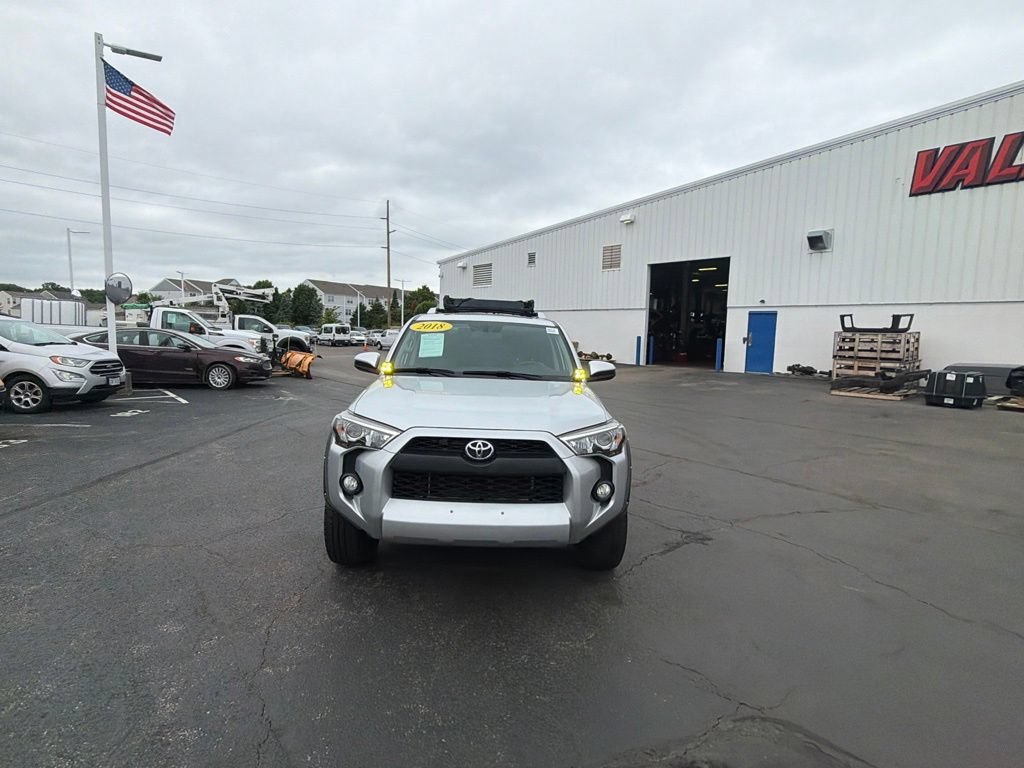 Used 2018 Toyota 4Runner SR5 AWD/4WD image 2