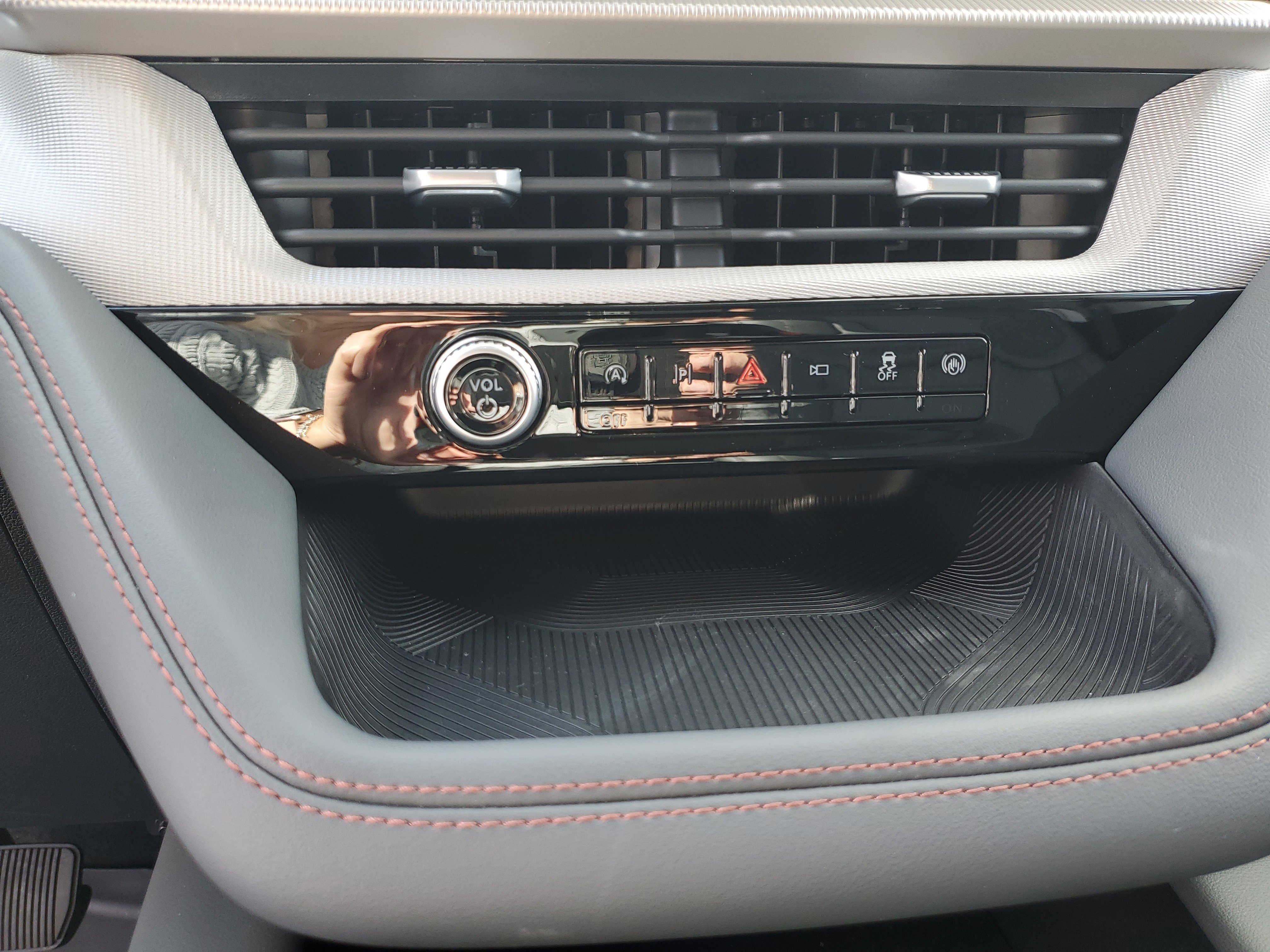 New 2025 Ford Explorer Active w/ Active Comfort Package image 27