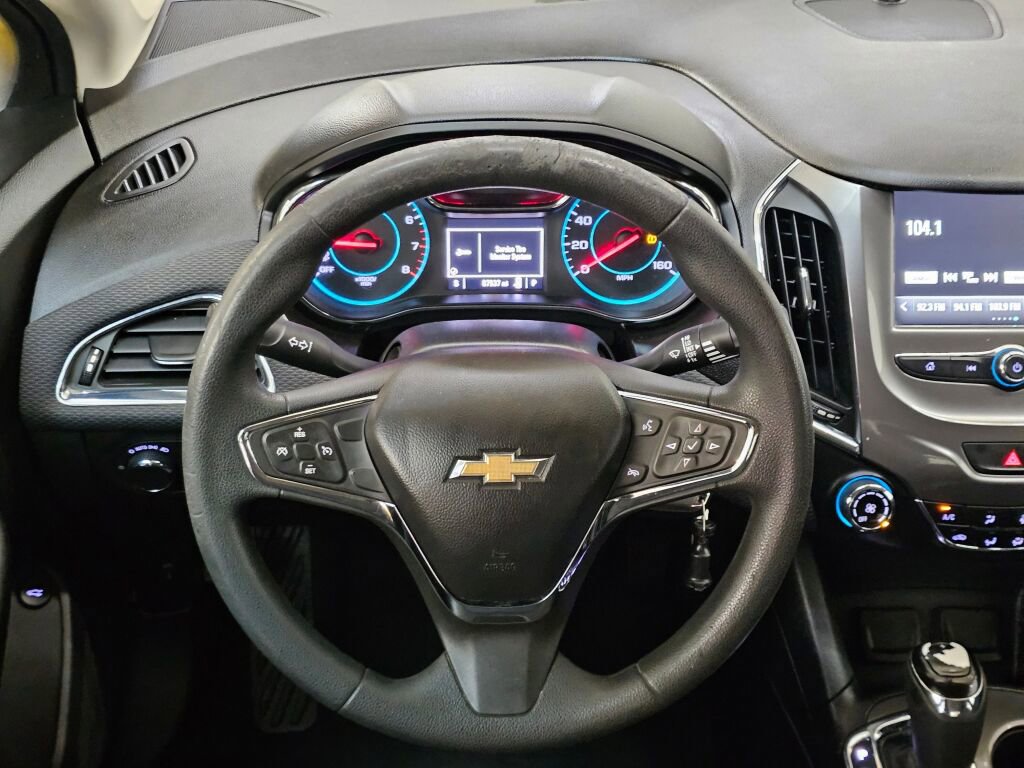 Used 2017 Chevrolet Cruze LT FWD image 19