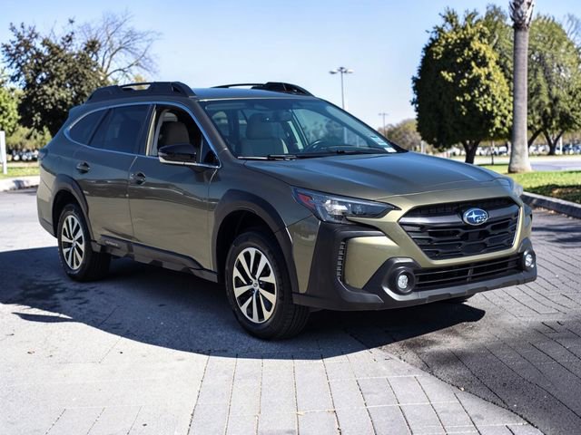 Used 2025 Subaru Outback Premium AWD/4WD image 4