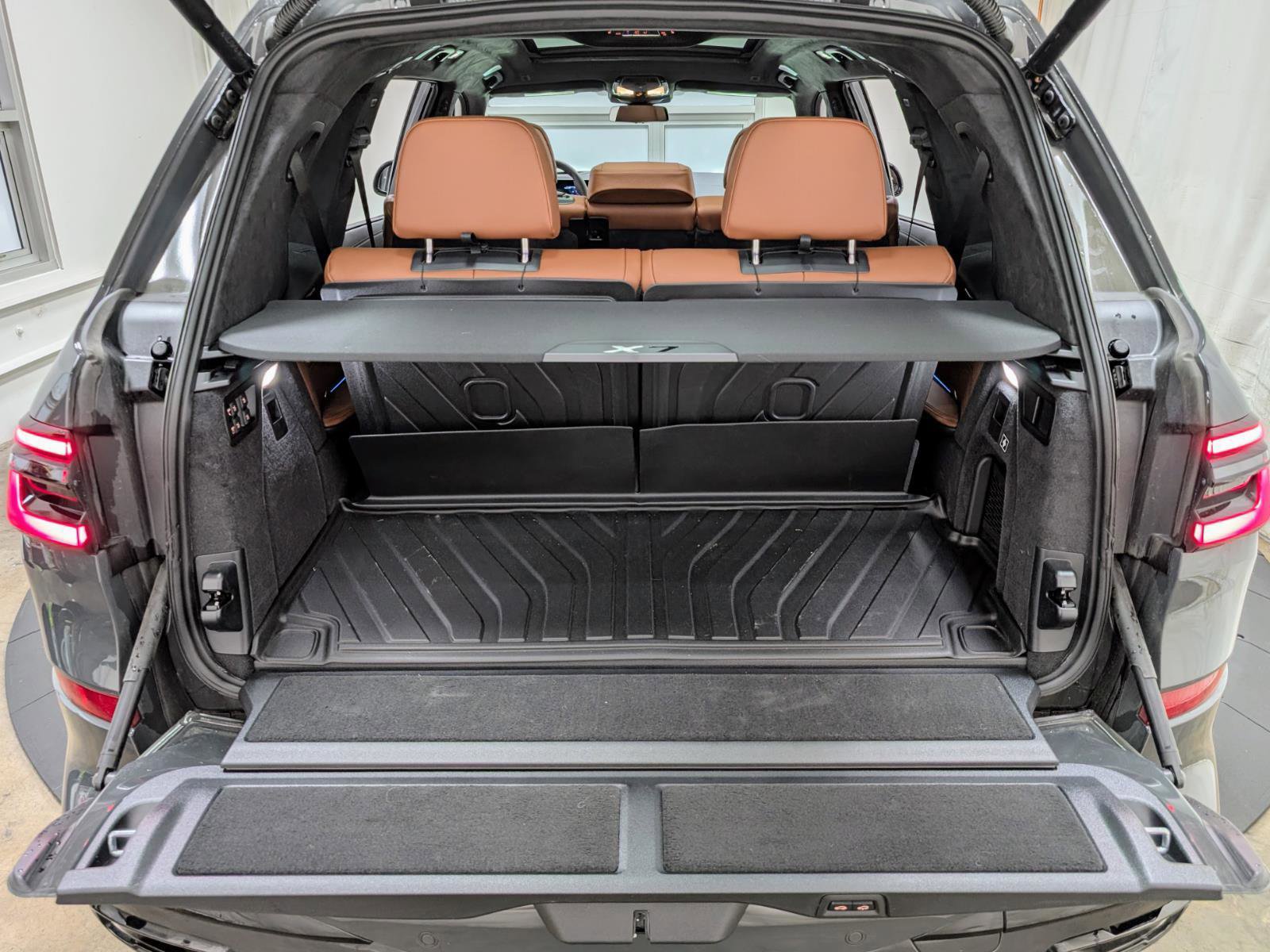Used 2026 BMW X7 xDrive40i w/ Executive Package image 27