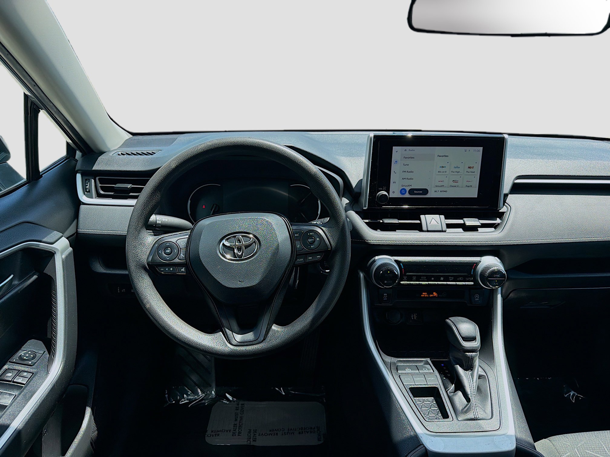 Used 2024 Toyota RAV4 XLE FWD image 18