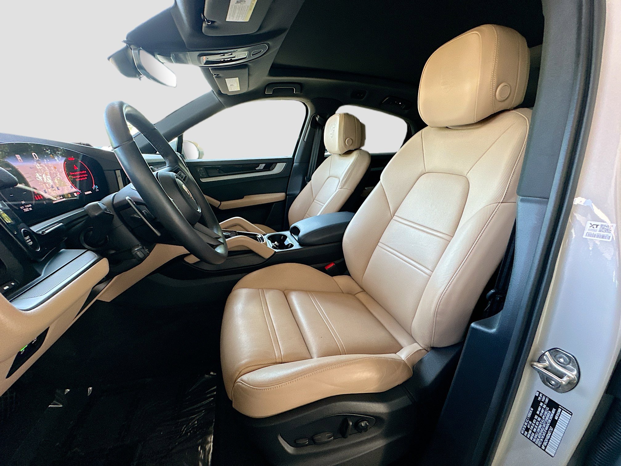 Used 2025 Porsche Cayenne Coupe image 22