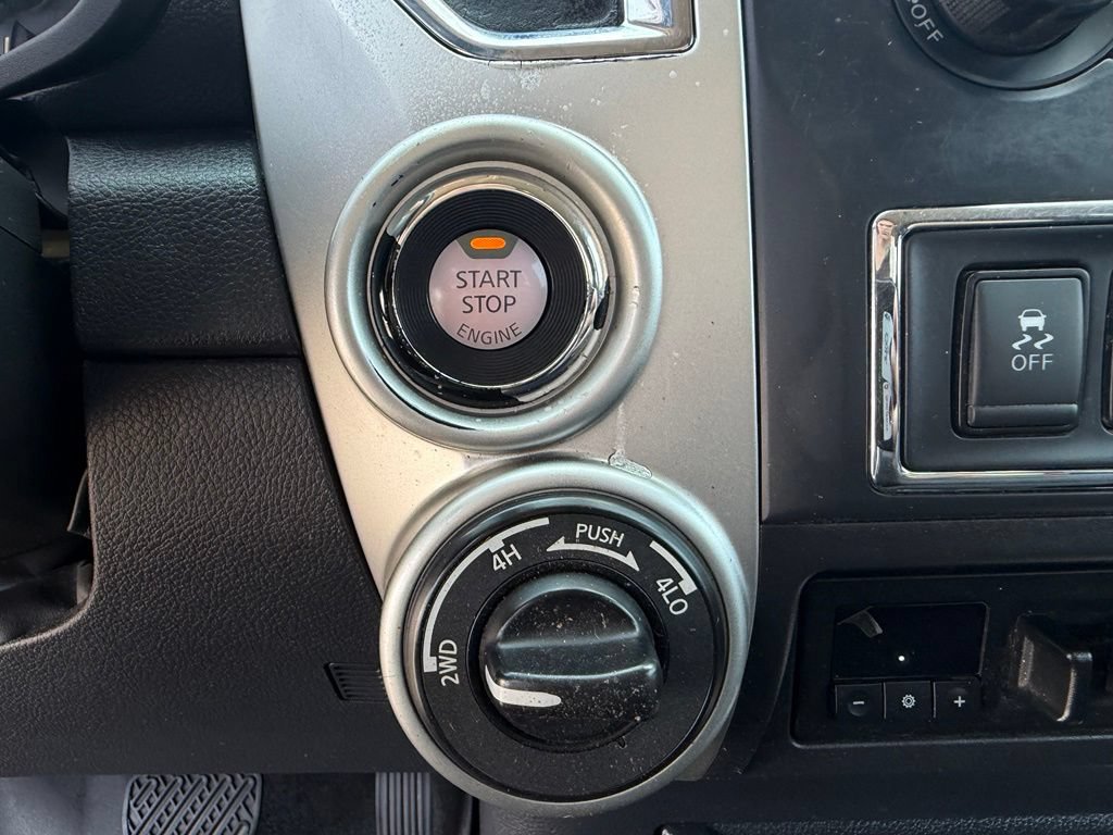 Used 2017 Nissan Titan SV AWD/4WD image 35