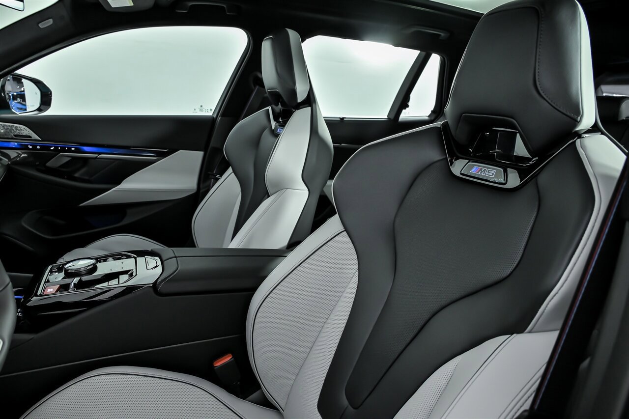 Used 2026 BMW M5 Touring w/ Executive Package image 23