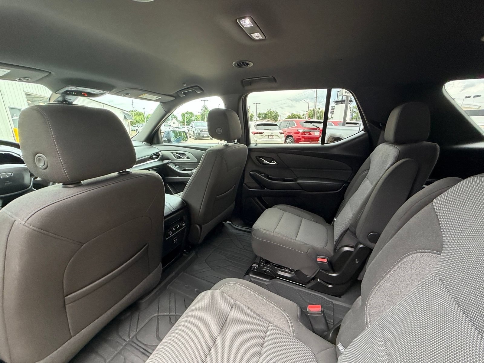Used 2023 Chevrolet Traverse LT FWD image 24