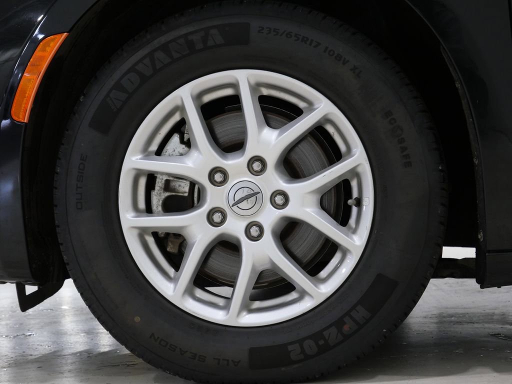 Used 2023 Chrysler Voyager LX image 8