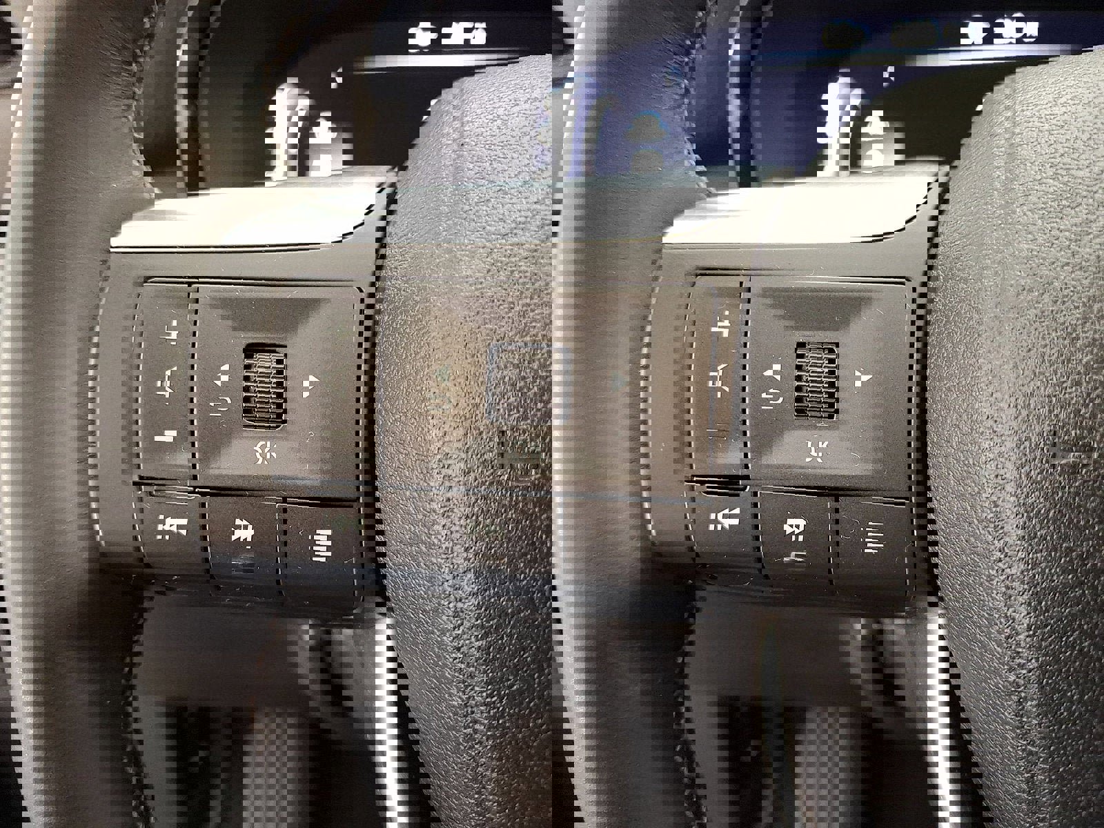 Used 2023 INFINITI QX60 Sensory w/ Cargo Package image 17