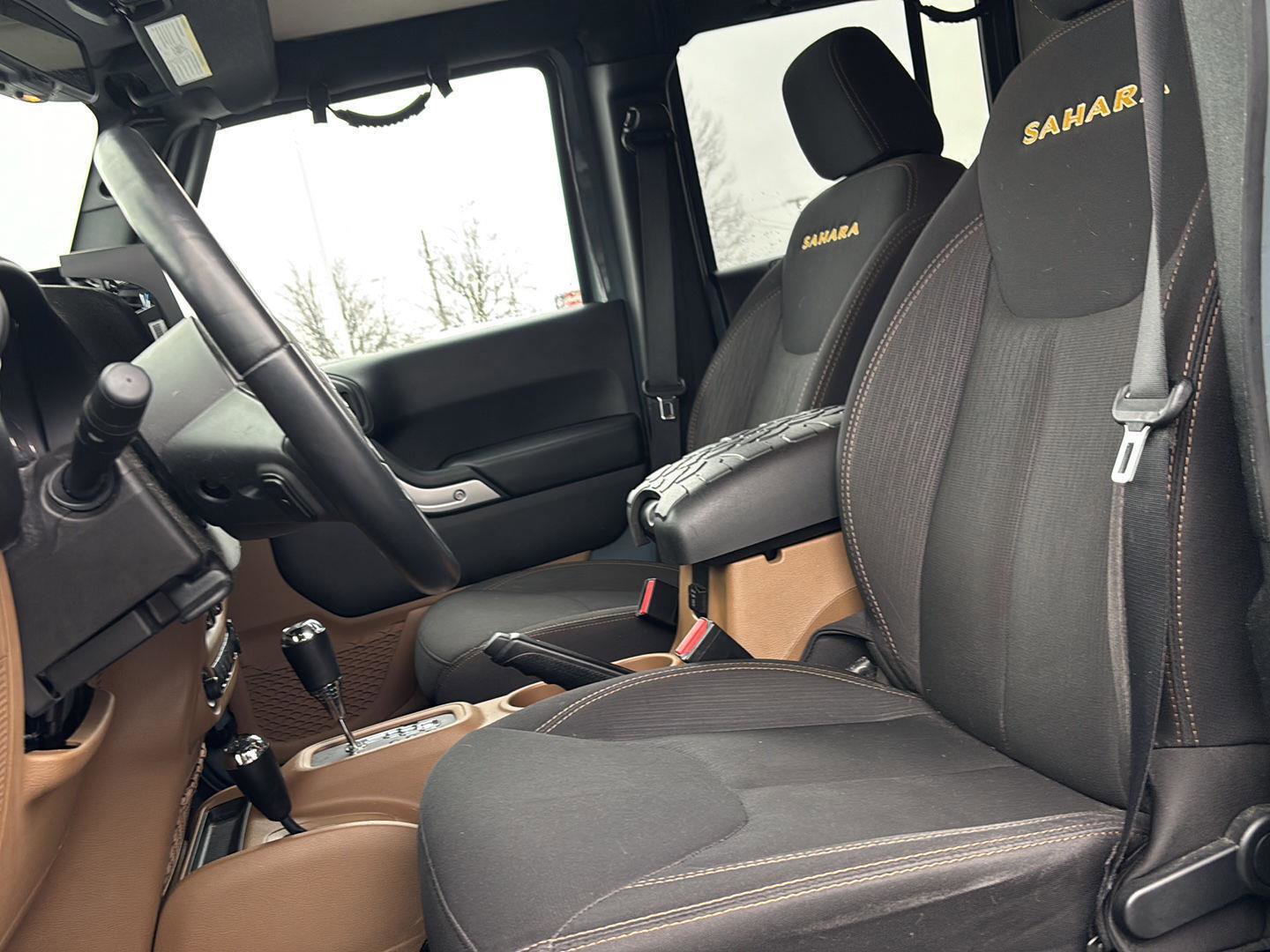 Used 2015 Jeep Wrangler Unlimited Sahara w/ Connectivity Group image 9