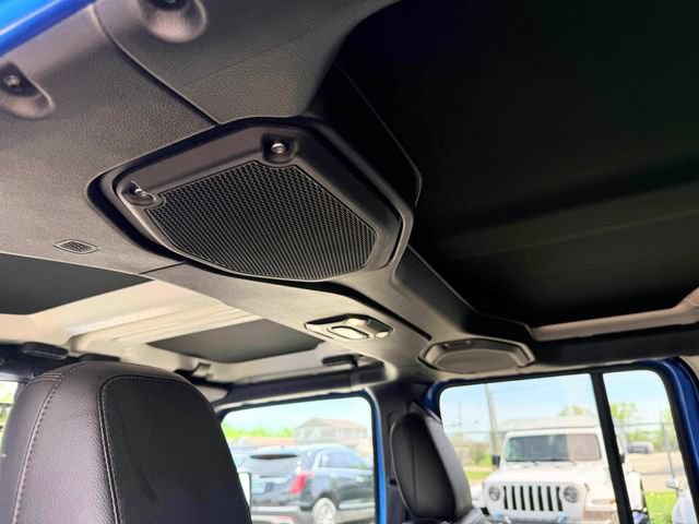 Certified 2022 Jeep Wrangler Unlimited Rubicon w/ Cold Weather Group AWD/4WD image 16