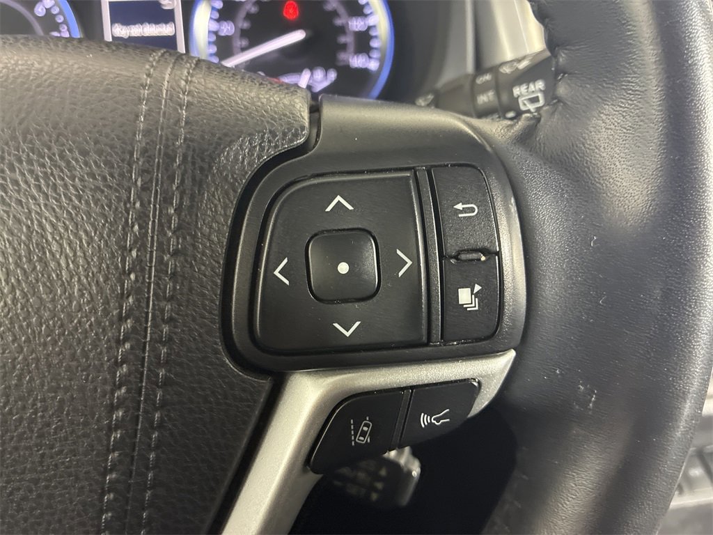 Used 2019 Toyota Highlander XLE image 19