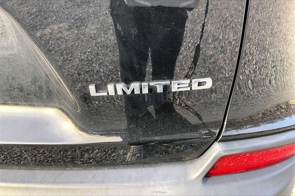 Used 2019 Jeep Cherokee Limited image 8