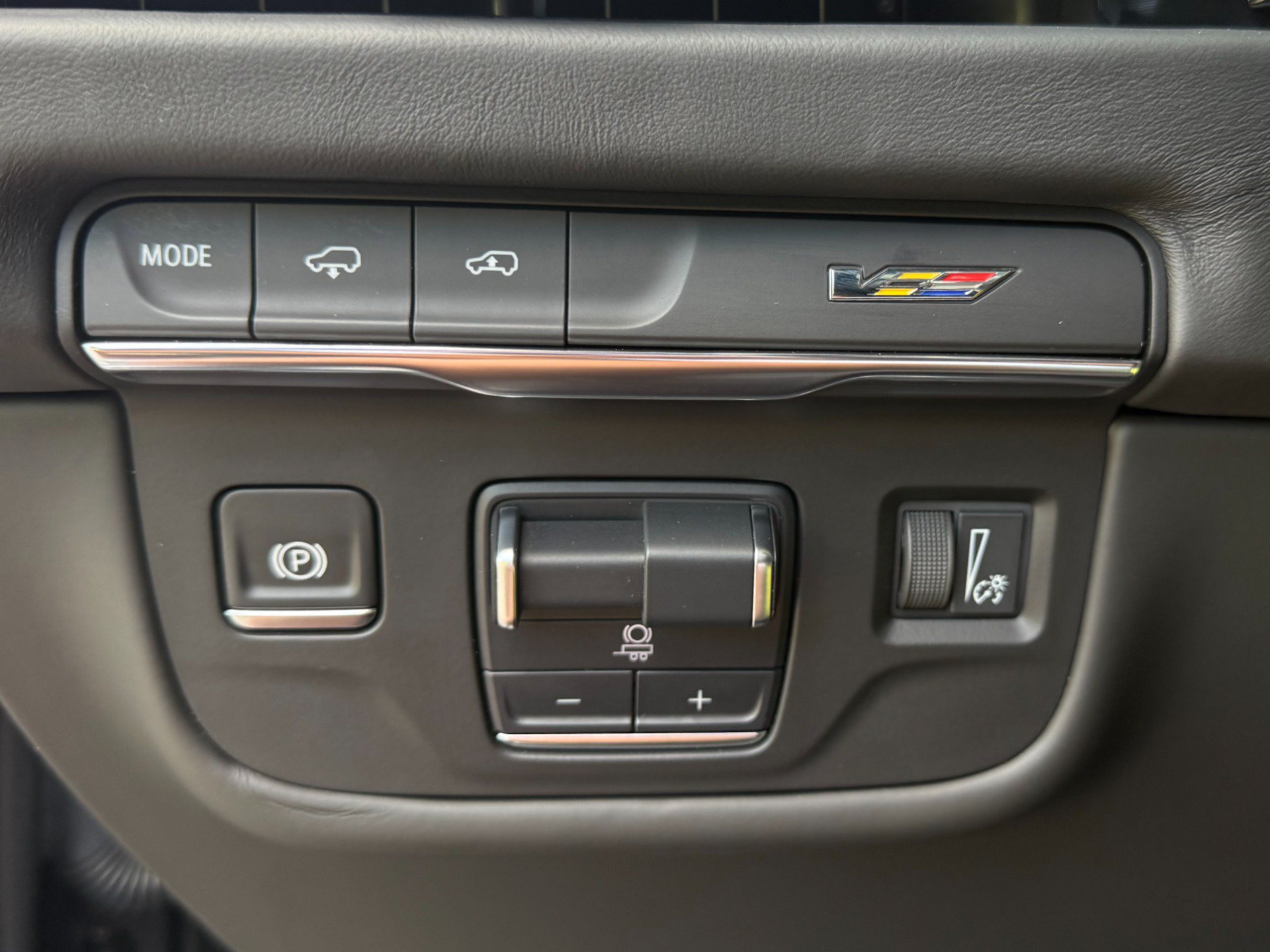 Used 2025 Cadillac Escalade V AWD/4WD image 16